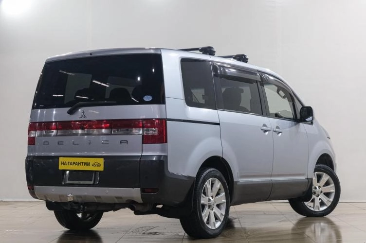 Mitsubishi Delica D5 6 из 6