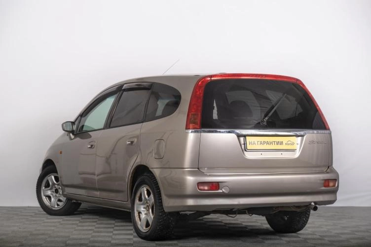 Honda Stream 5 из 6