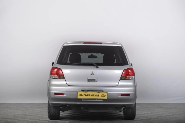 Mitsubishi Airtrek 4 из 6