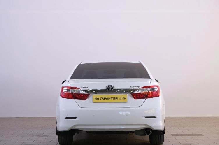 Toyota Camry 5 из 6