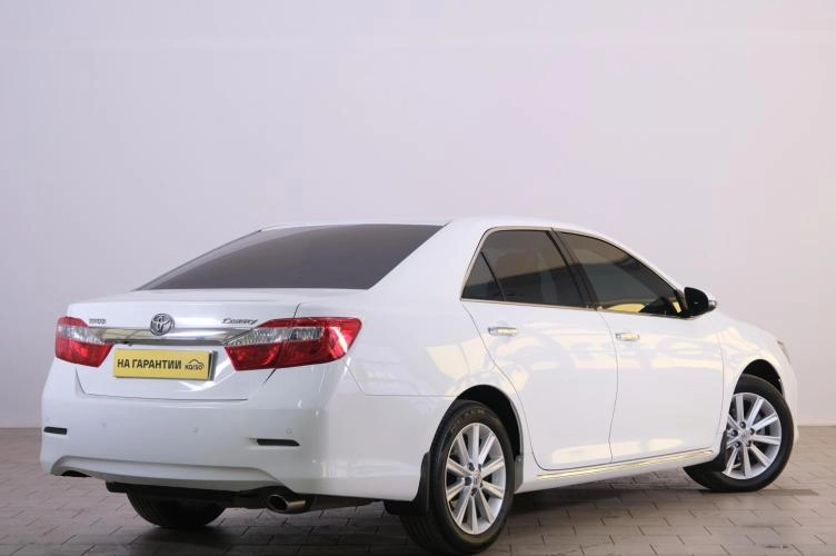 Toyota Camry 6 из 6