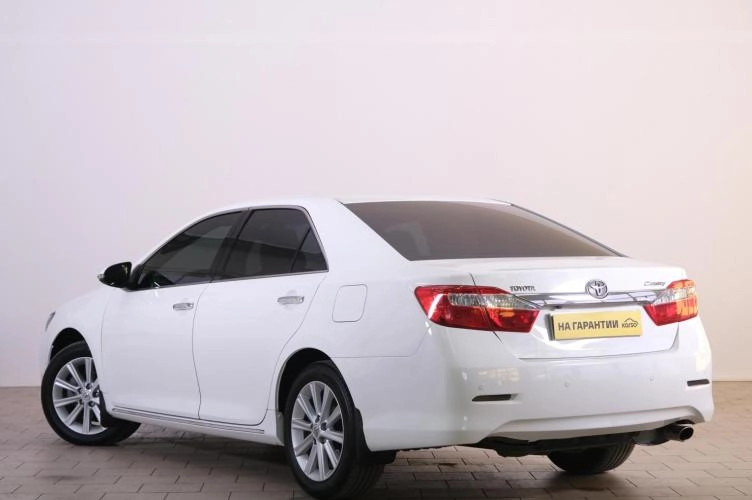 Toyota Camry 4 из 6