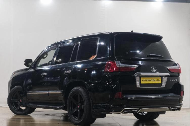 Lexus LX 4 из 6