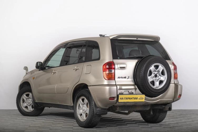 Toyota RAV4 5 из 6