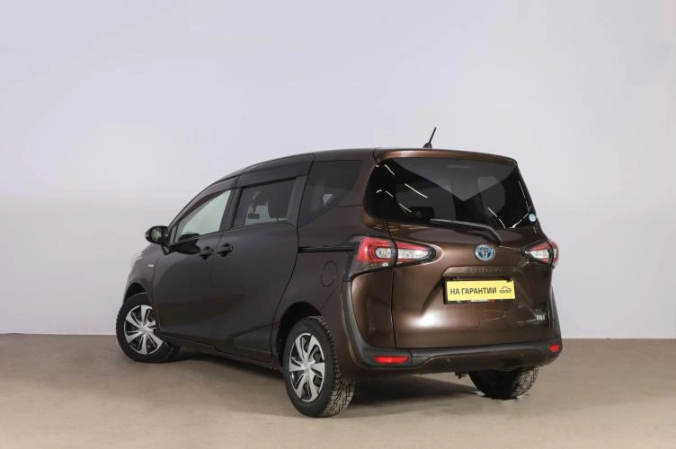 Toyota Sienta 6 из 6
