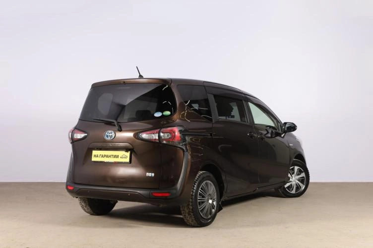 Toyota Sienta 4 из 6