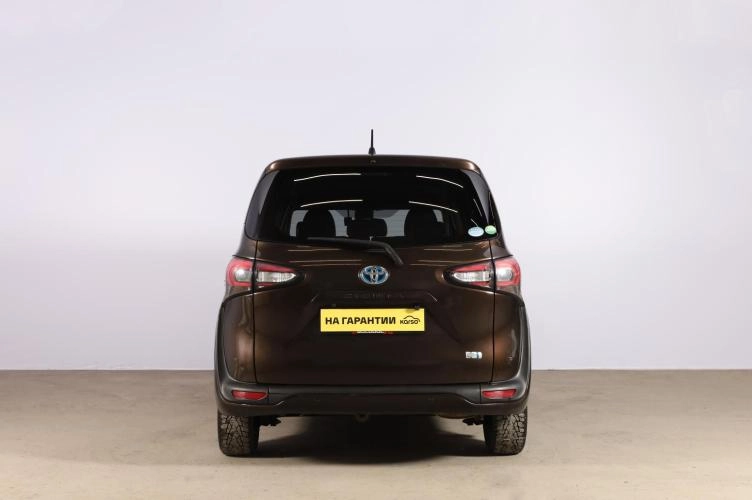Toyota Sienta 5 из 6