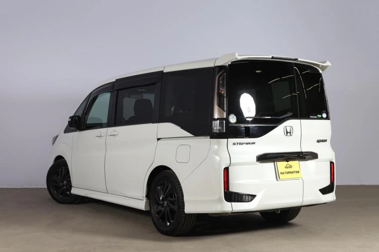 Honda Stepwgn Spada 4 из 6