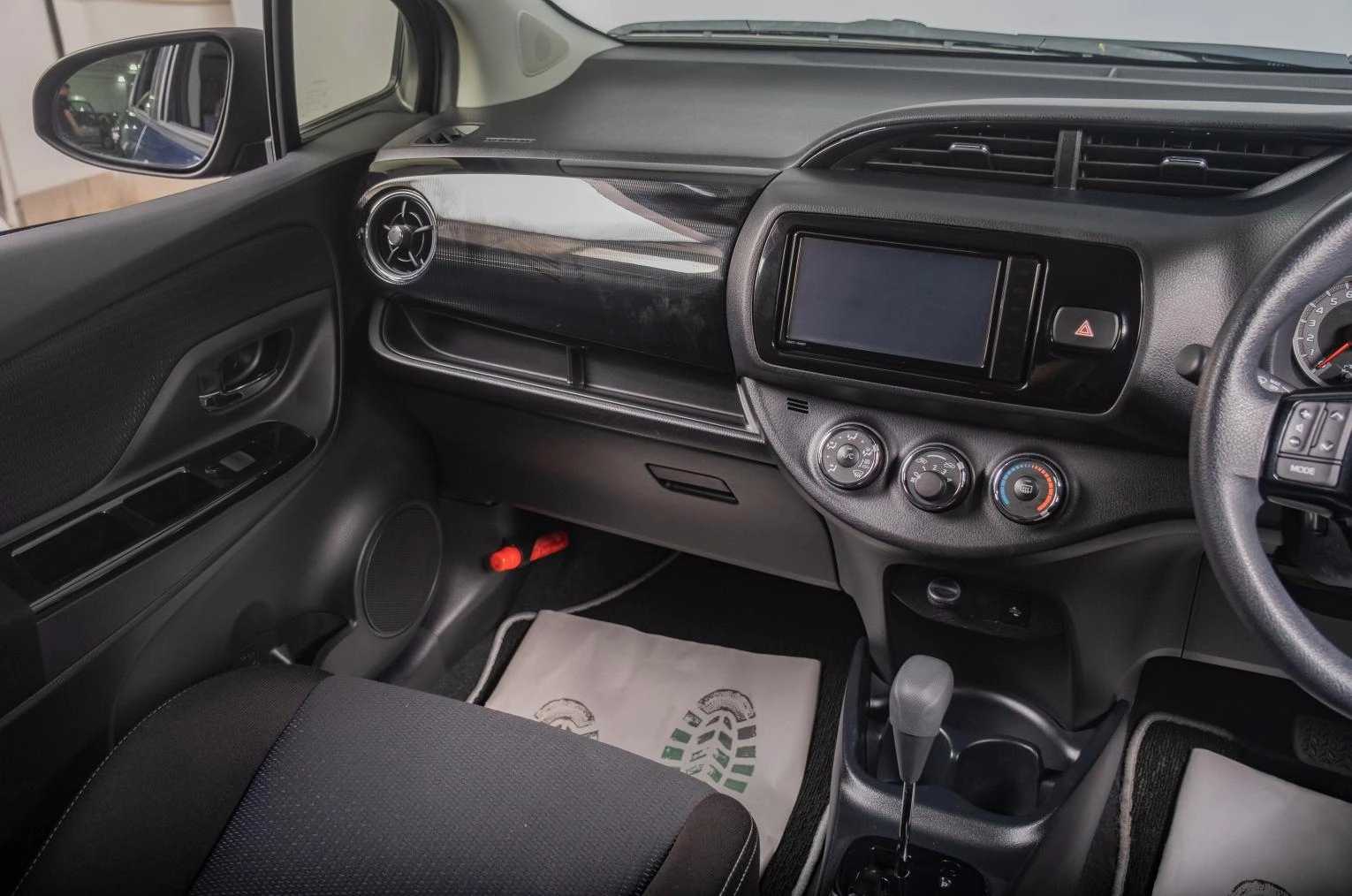 Toyota Vitz 10 из 18