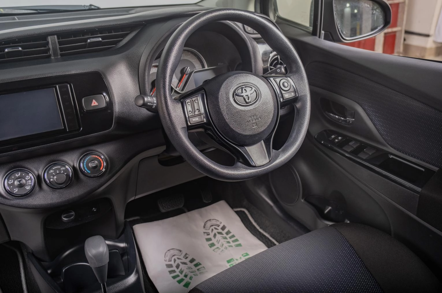 Toyota Vitz 8 из 18