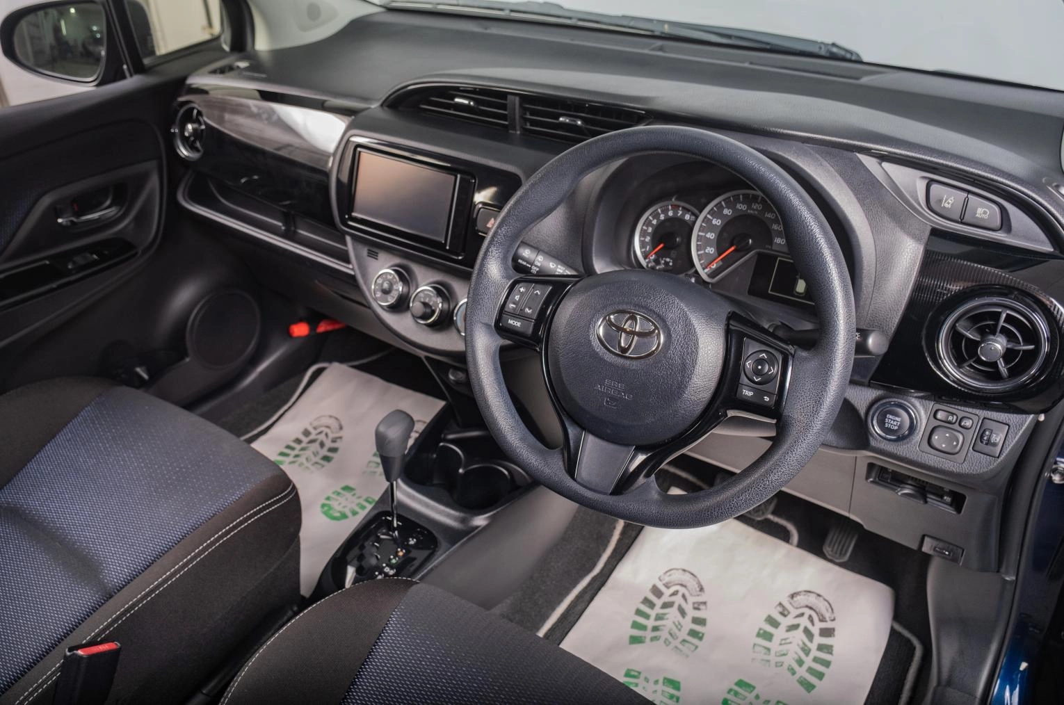 Toyota Vitz 7 из 18