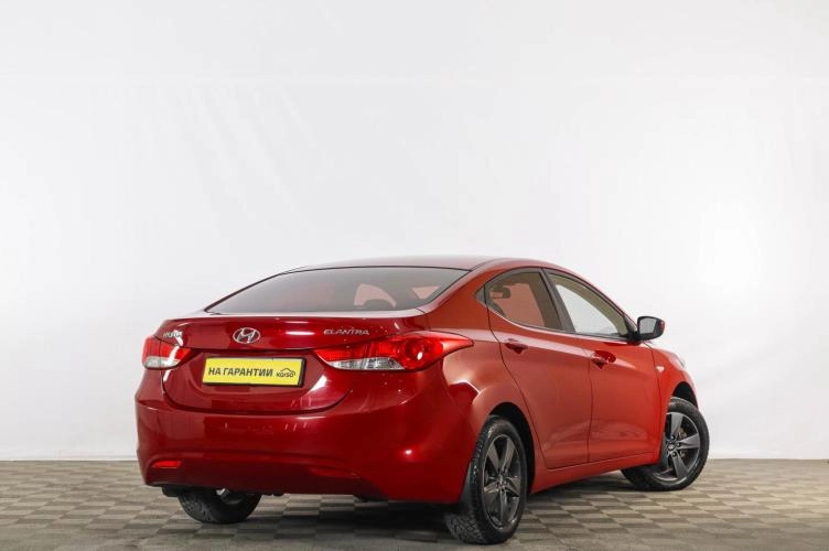 Hyundai Elantra 6 из 6