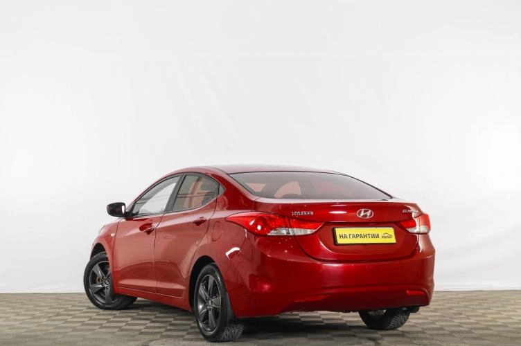 Hyundai Elantra 4 из 6