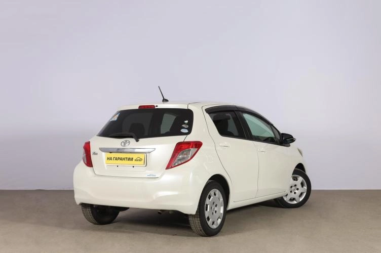 Toyota Vitz 4 из 6