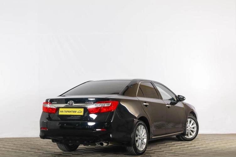 Toyota Camry 6 из 6