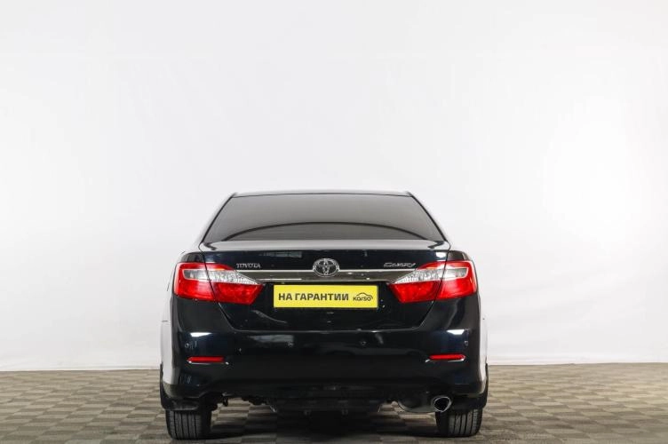 Toyota Camry 5 из 6