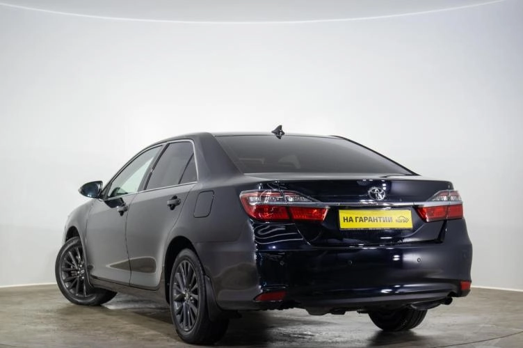 Toyota Camry 6 из 6