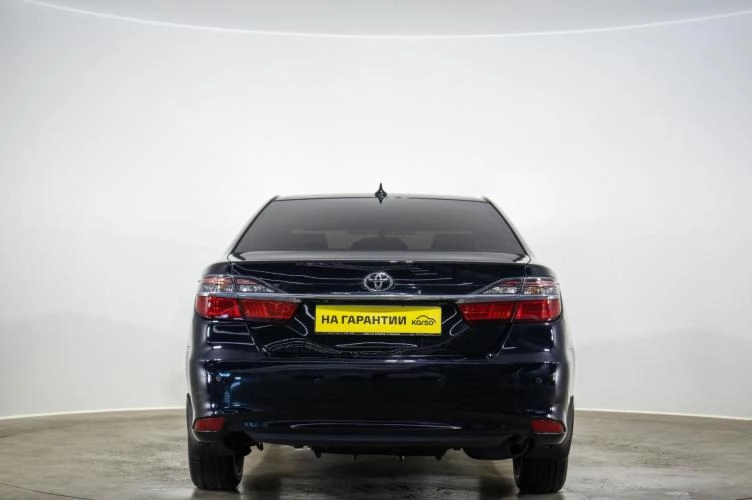 Toyota Camry 5 из 6