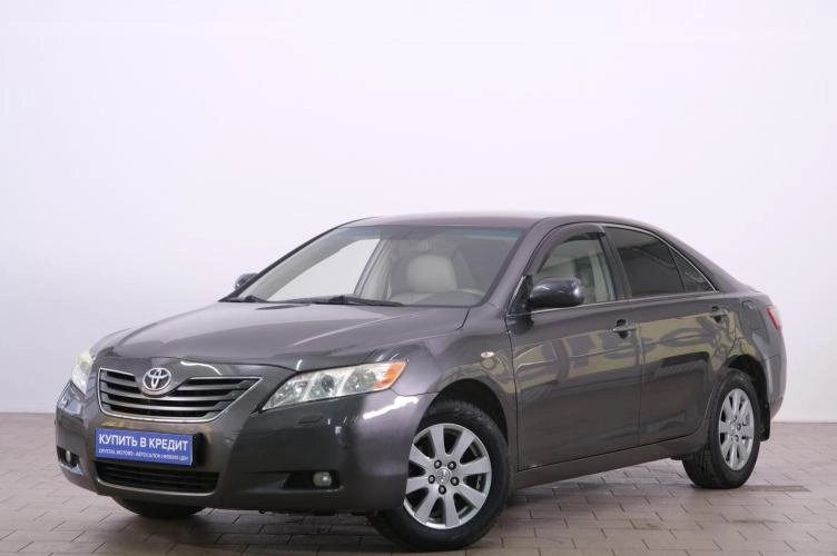 Toyota Camry 3 из 6