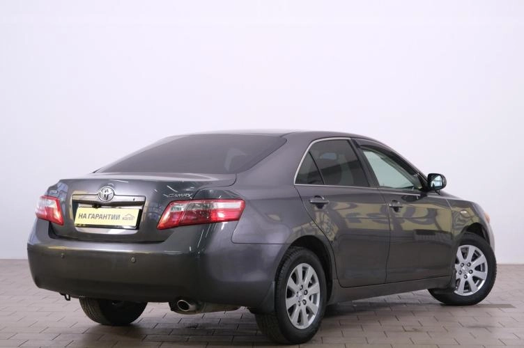 Toyota Camry 6 из 6
