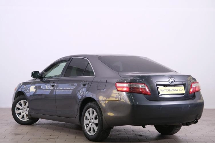 Toyota Camry 4 из 6