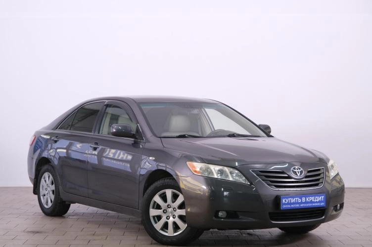 Toyota Camry 1 из 6