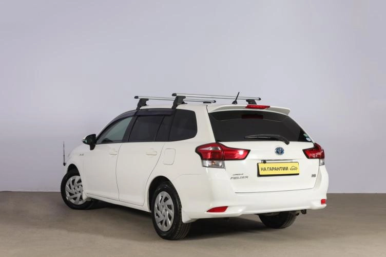 Toyota Corolla Fielder 4 из 6