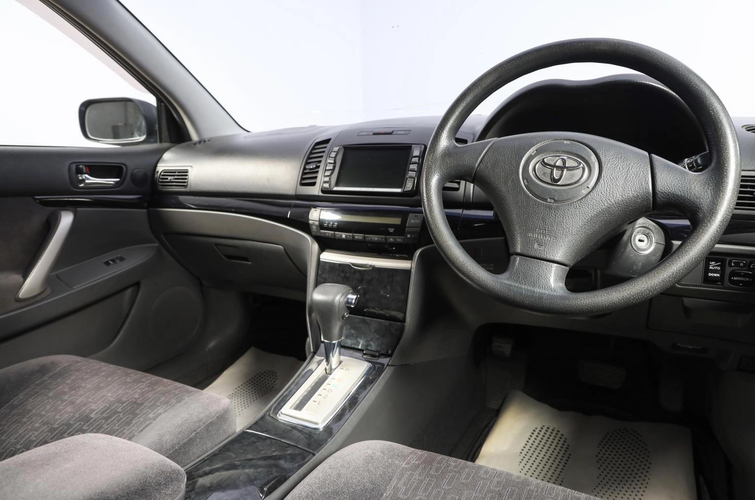 Toyota Allion 9 из 16