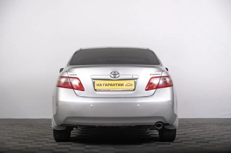 Toyota Camry 4 из 6