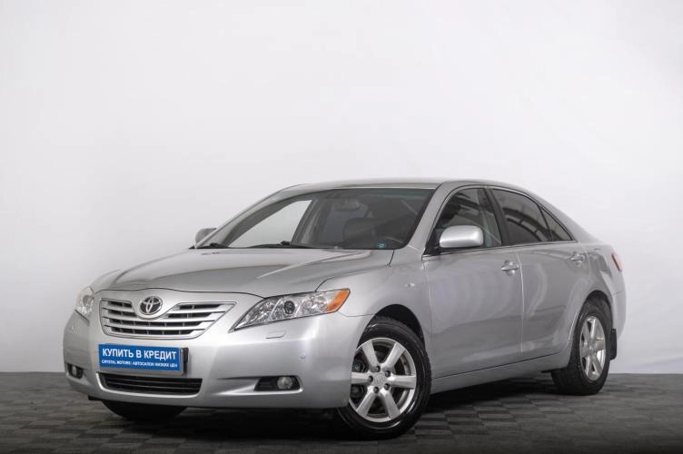 Toyota Camry 2 из 6