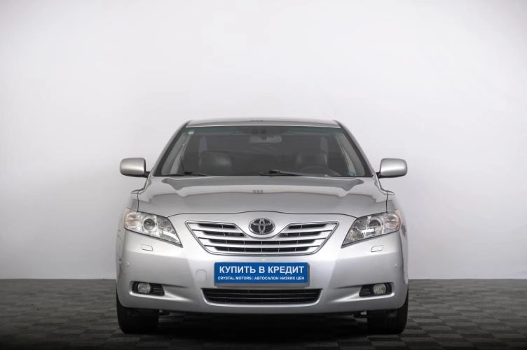 Toyota Camry 3 из 6
