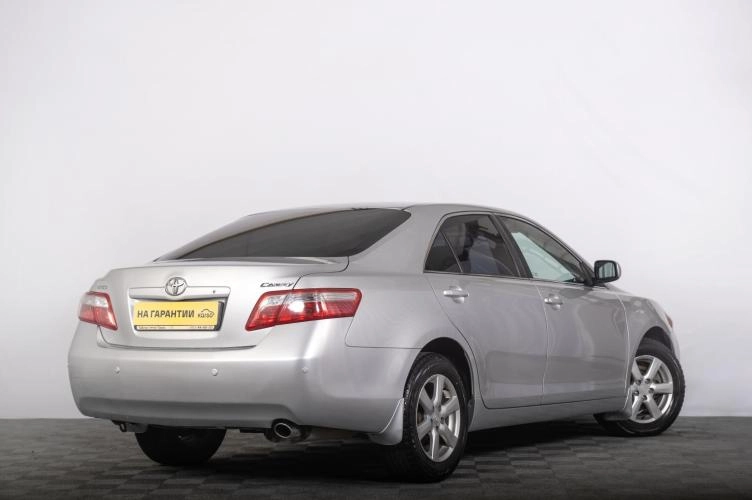 Toyota Camry 6 из 6