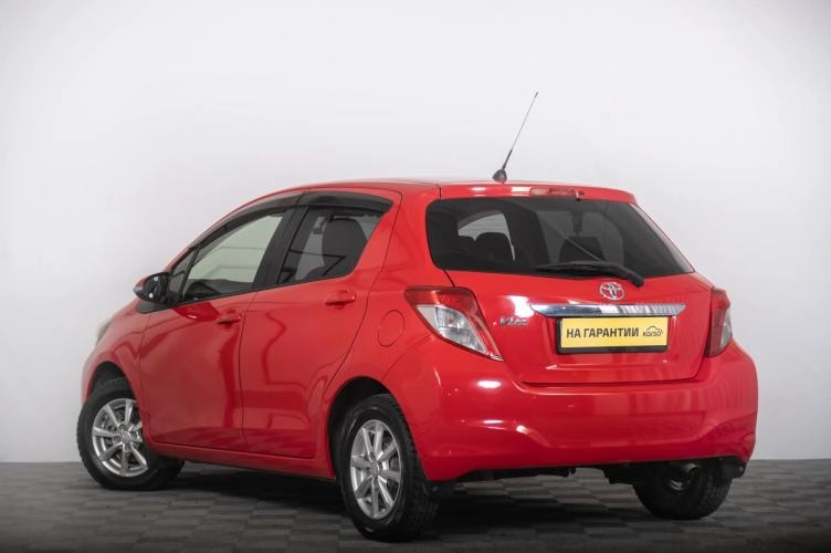 Toyota Vitz 5 из 6