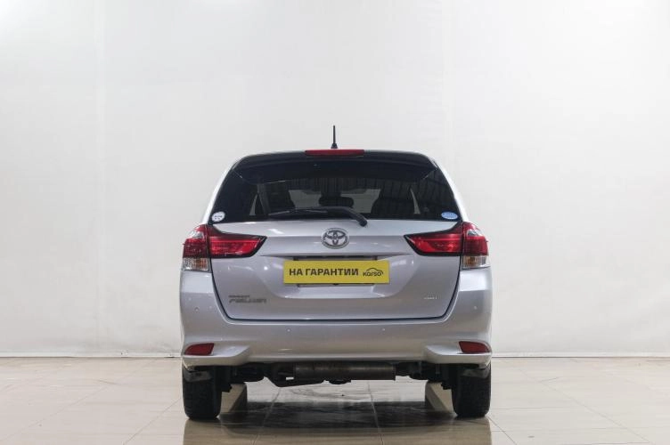 Toyota Corolla Fielder 5 из 6