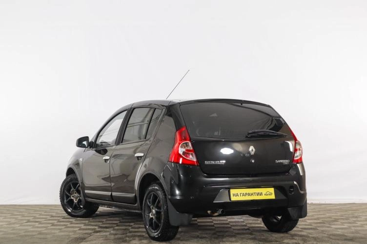 Renault Sandero 4 из 6