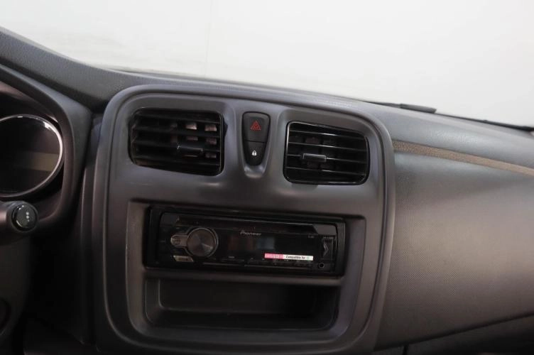 Renault Logan 9 из 13