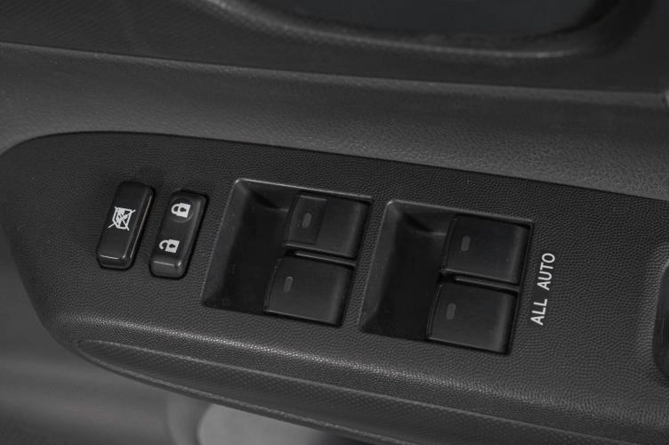 Toyota Wish 19 из 19