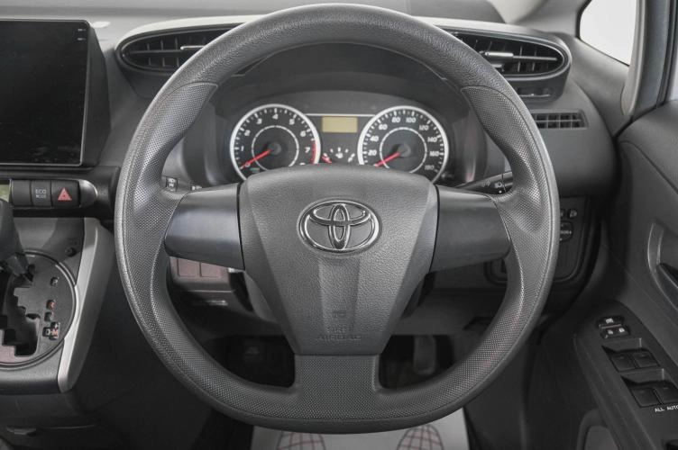 Toyota Wish 15 из 19