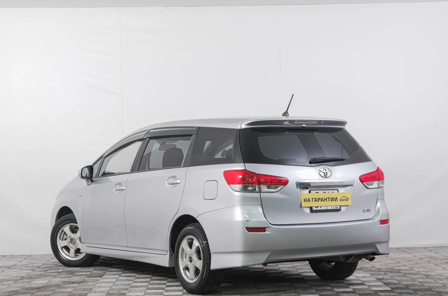 Toyota Wish 4 из 19