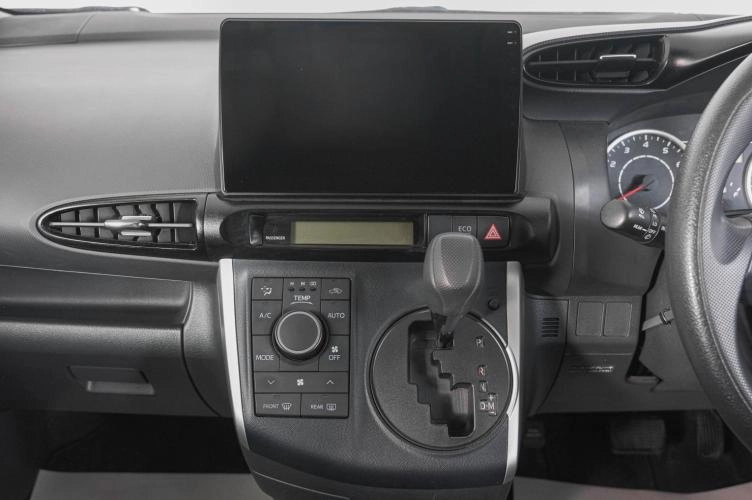 Toyota Wish 16 из 19