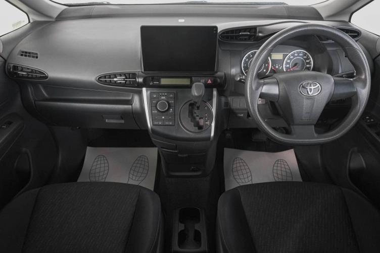 Toyota Wish 13 из 19