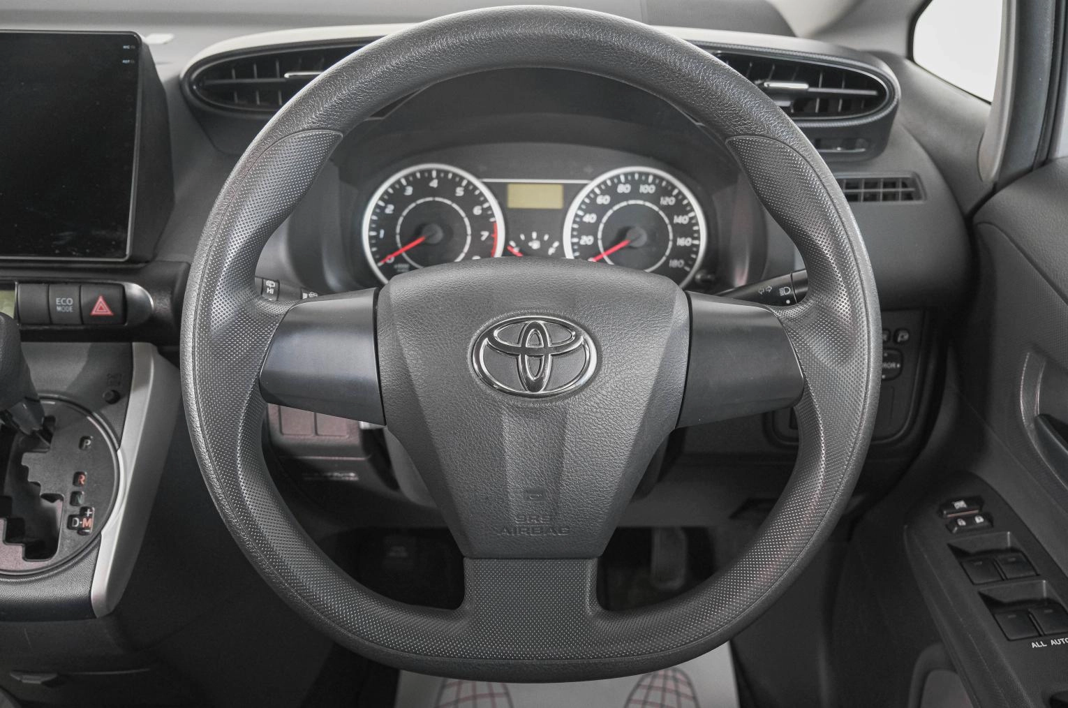 Toyota Wish 15 из 19