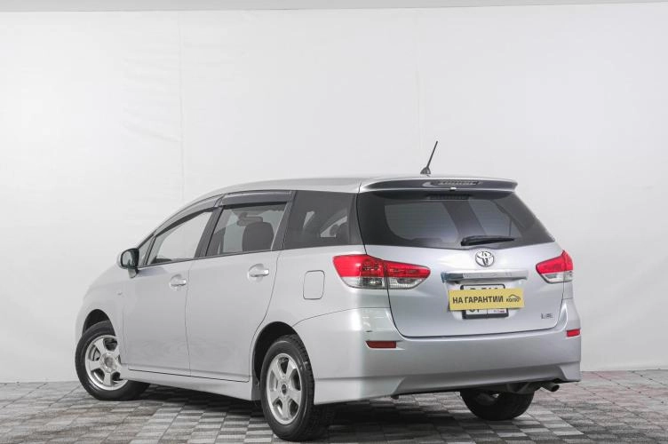 Toyota Wish 4 из 6