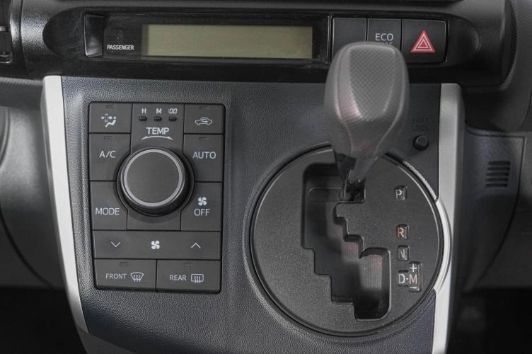 Toyota Wish 17 из 19