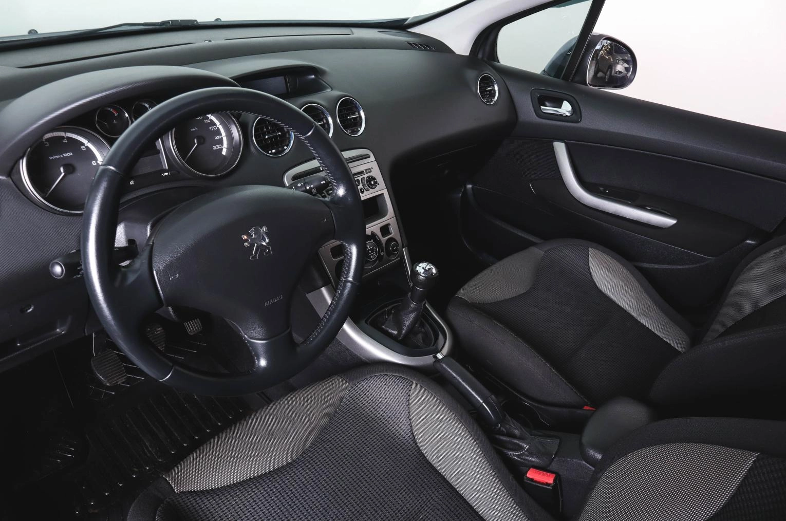 Peugeot 308 8 из 22