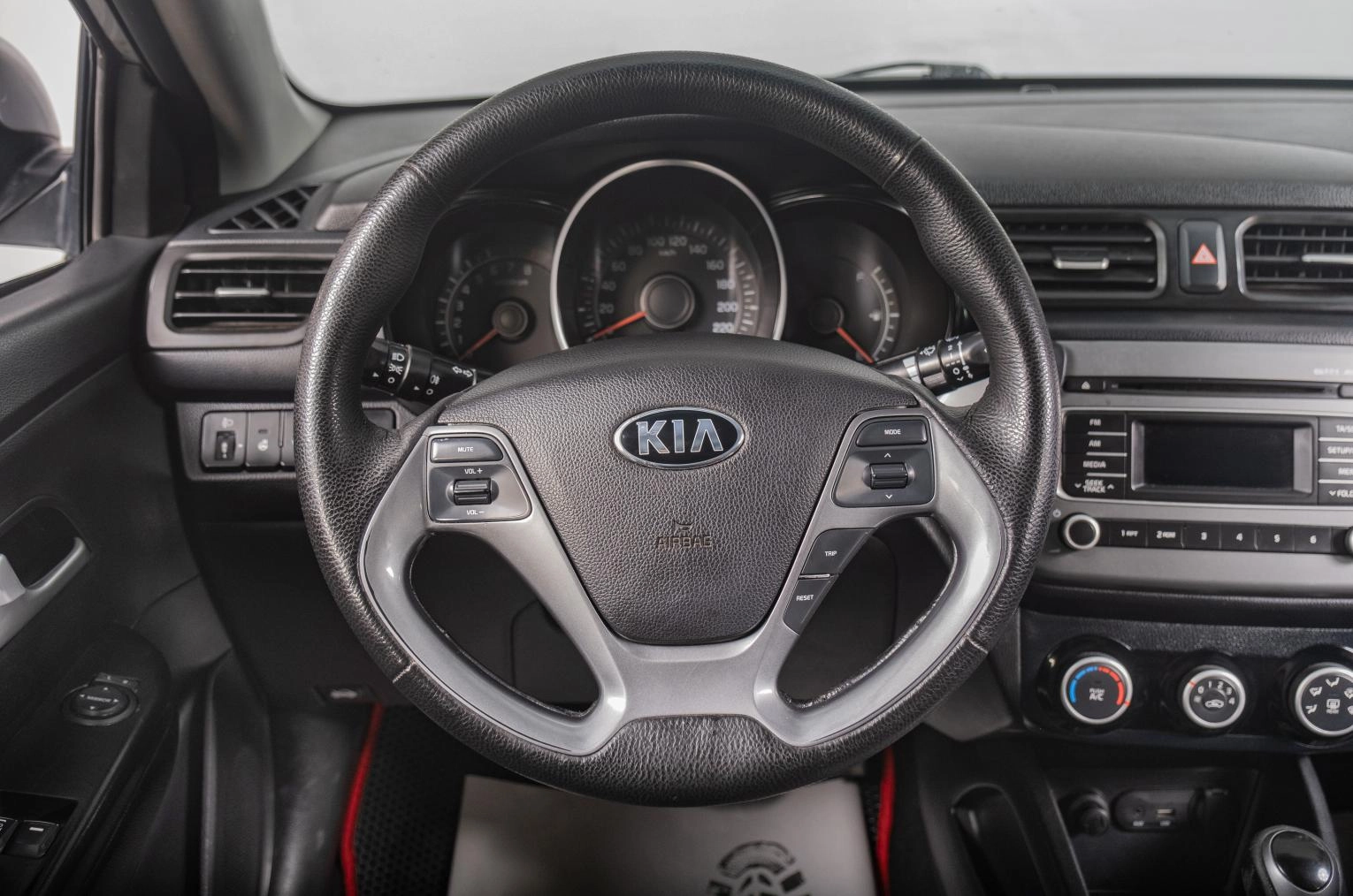 KIA Rio 12 из 18