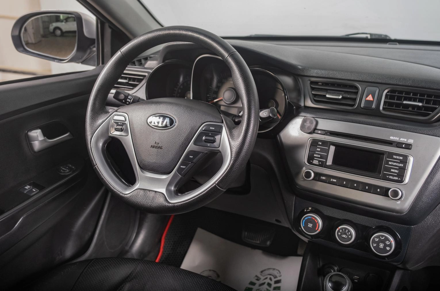 KIA Rio 9 из 18