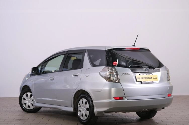 Honda Fit Shuttle 4 из 6