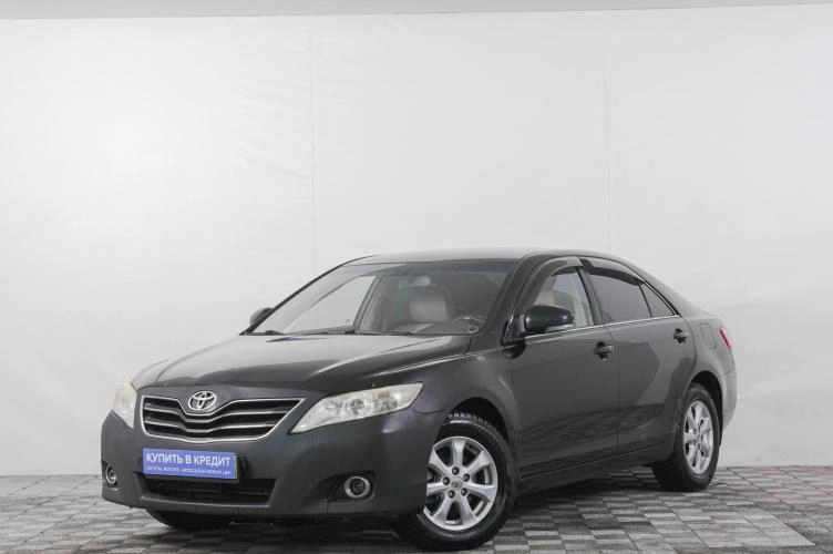 Toyota Camry 3 из 6