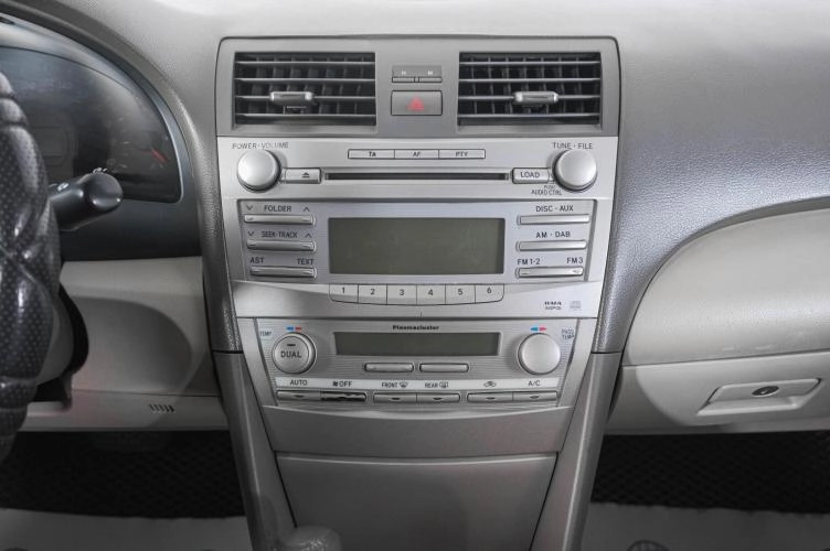 Toyota Camry 18 из 24